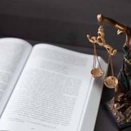 K&uuml;ndigungsfrist nach 8 Jahren Betriebszugeh&ouml;rigkeit: Ihre Rechte und Schutzfristen im &Uuml;berblick