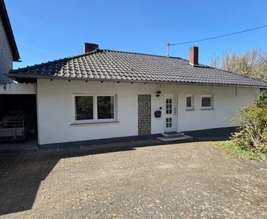 PROVISIONSFREI: Bungalow – attraktive Hanglage – unverbaubarer Fernblick – Entwicklungspotential