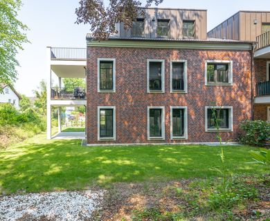 Moderne Terrassenwohnung in idyllischer Höhenlage – Architektonischer Komfort trifft Naturnähe