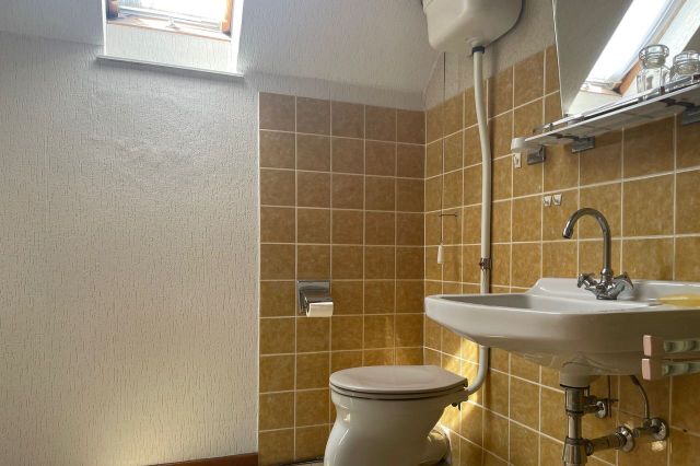 WC (DG)