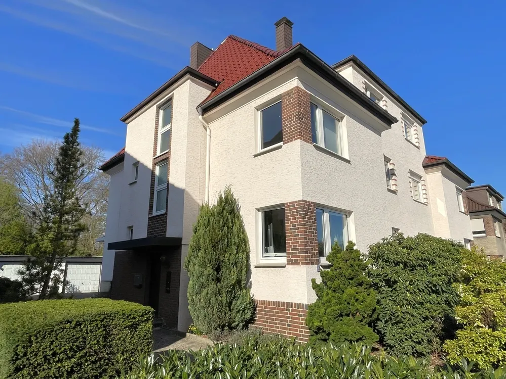 Ansicht mit Haustür