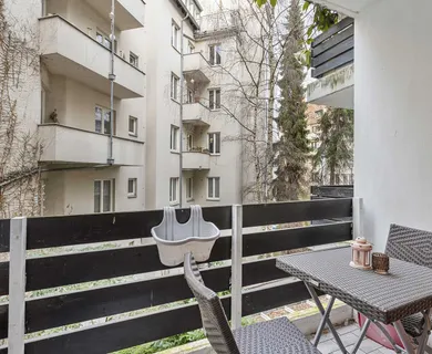 Gemütliche 2-Zimmer-Wohnung mit Aufzug  und  zwei Loggien in Düsseldorf-Pempelfort