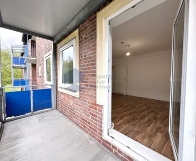 Charmante 2,5-Zimmer-Etagenwohnung mit Balkon im grünen Kleefeld