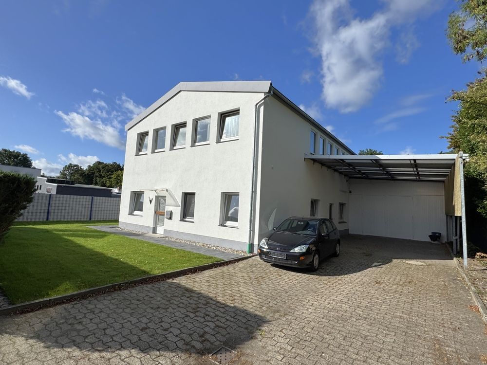 Außenansicht - überdachte Anlieferung