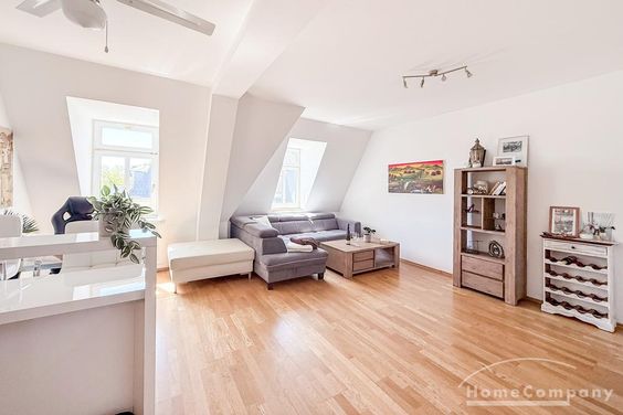 22801 HomeCompany Dresden Möbliert/Furnished 3-Zimmer Maisonette Wohnung in Dresden-Striesen mit Balkon max. 3 Personen