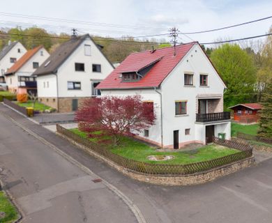 Ein-/Zweifamilienhaus mit Potenzial in familienfreundlicher Lage! 2 km bis Hachenburg!