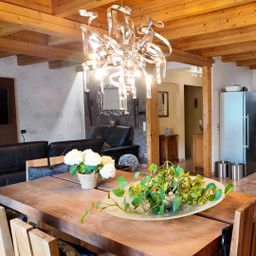 Exklusive Maisonette-Wohnung in ruhiger Lage von Wallach mit Garten