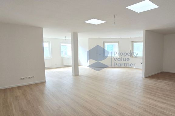 Exklusiv, offen, lichtdurchflutet: Gro&szlig;z&uuml;gige 2-Zimmer-Wohnung mit Oberlichtern