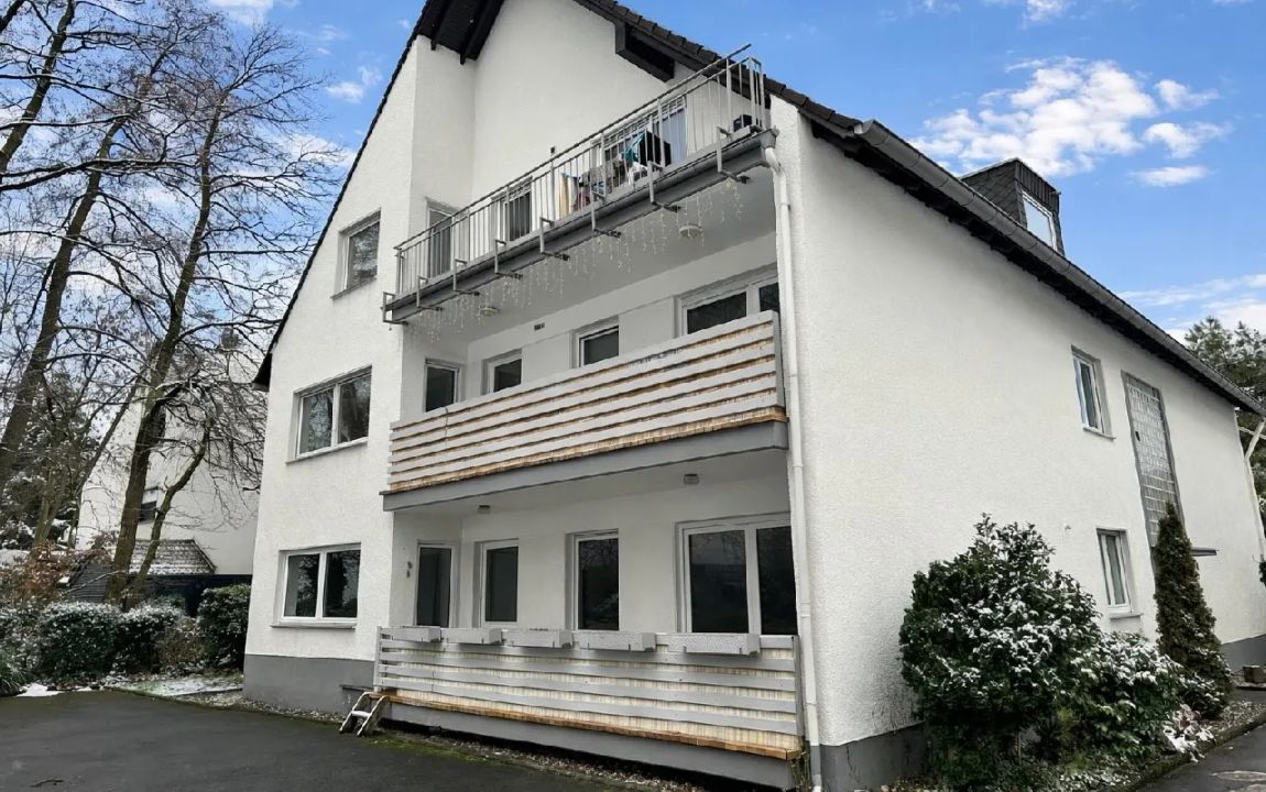 Großzügige 3-Zimmer-EG-Wohnung mit Balkon + Garage in ruhiger Waldrandlage