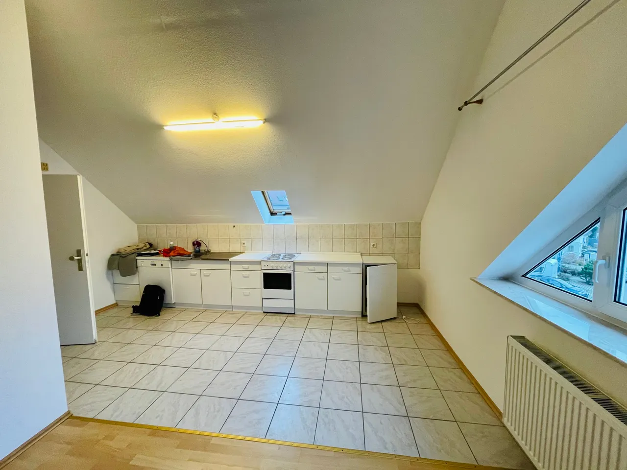 MA-Seckenheim – großes Dachstudio mit Einbauküche - Photo 2