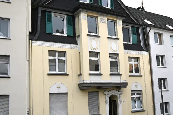 **** Großzügige 2-Zi.-Wohnung im 1. OG mit Balkon.... ****