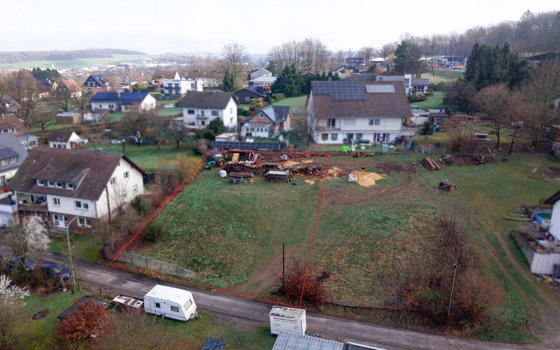 Erschlossenes Baugrundstück in zentraler, jedoch ruhigen Hanglage von Waldbröl!