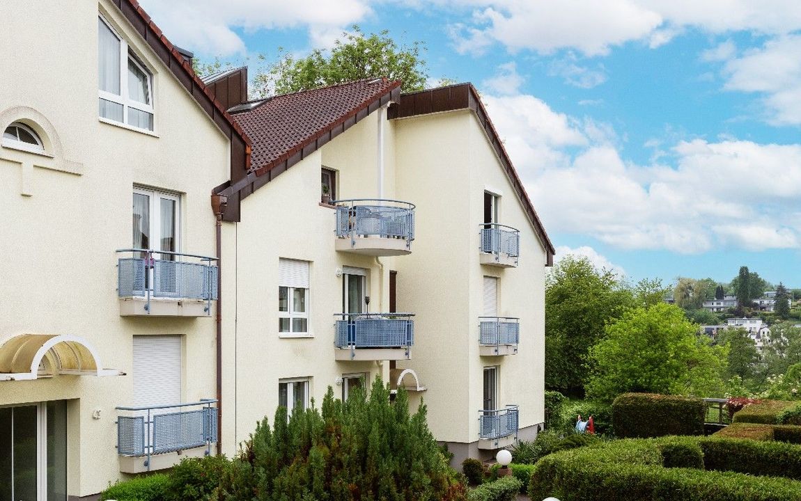 NEU: Außergewöhnliche 2,5-Zi.-Wohnung mit TG-Stellplatz + Blick ins Wiembachtal