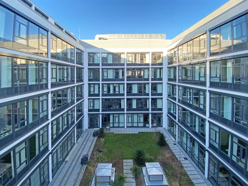 06 Innenhof 3
