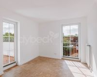 Schlafzimmer mit Balkonzugang