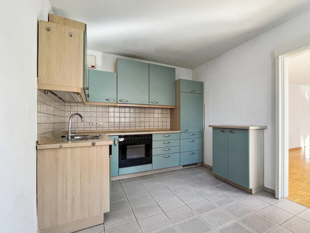 Küche mit Einbauküche