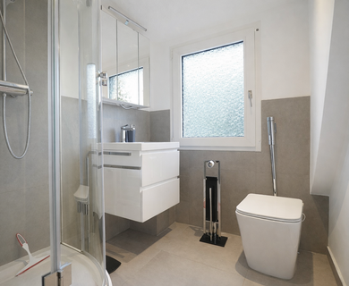 Helle ca. 80 m² große 2-Zimmer-Maisonettewohnung mit Spitzboden, Einbauküche und Tageslichtbad - Photo 4