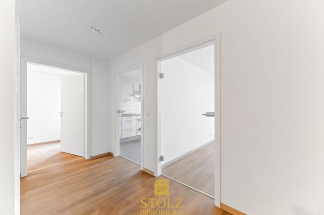 Flur zur Küche / Kinderzimmer 